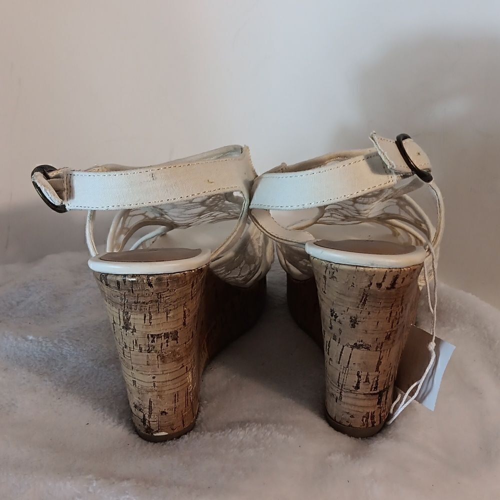 American Eagle Wedge White Lace Sandals - Picture 3 of 6